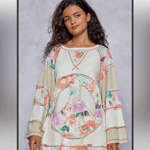POL Tops - P668–(SHIPPED) POL Cream and Floral Peace Sweater Tunic